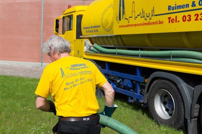 Antwerpse Ruimdienst Efficiënte afvoerreiniging – Antwerpse Ruimdienst opent en reinigt verstopte afvoerputten snel en professioneel. 3